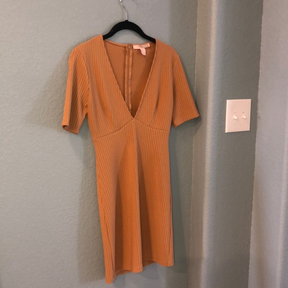 Nude Short Sleeve Tight Dress - Picture 2 of 4